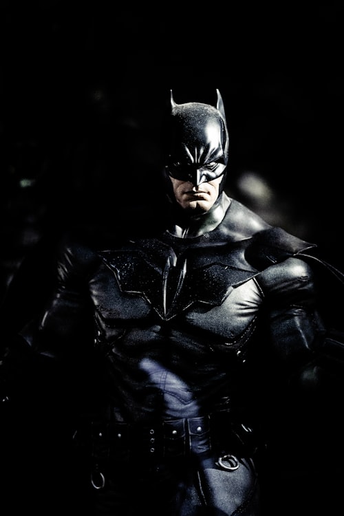 古装仙侠剧《青云志》官方海报，主演身着白衣立于山巅